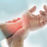 woman with arthritis and how it can affect her dental health routine